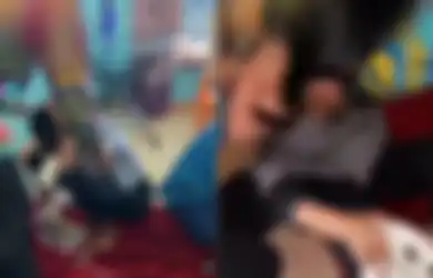 Bak Memasuki Kandang Harimau, Pelakor di Bandarlampung Ini Habis Dijambak Istri Sah Sambil Berlindung di Kaki Suami: Oh Jagoan Dateng ke Sini!