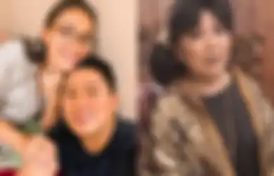 Bikin Heboh di Butik Anne Avantie, Ayu Ting Ting Buat Sang Desainer Kondang Rela Lakukan Hal Ini untuk Ibu Bilqis: Ini Butik, Yu!