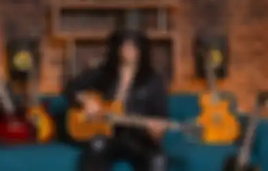 Slash Kasih Nama Les Paul Barunya 'Victoria', Diambil Dari Nama Orang Yang Dulu Curi Gitarnya