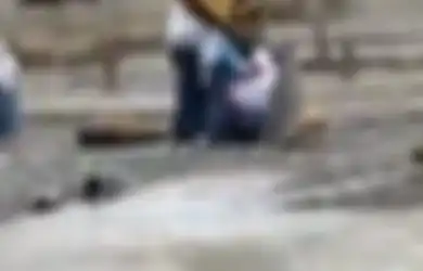 Begini Kisah Seorang Pelajar di Sigi yang Naik Alat Berat Saat Berangkat Sekolah