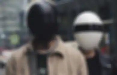 Jaga Protokol Kesehatan Sekaligus Keren, Pakai Masker Wajah dengan Gaya ala Daft Punk