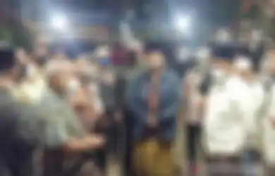 Dilarang Ambil Foto-foto, 6 Jenazah Pengawal Habib Rizieq Dishalatkan di Masjid Petamburan, Anak Yatim Itu Susul Kepergian Sang Ayah 
