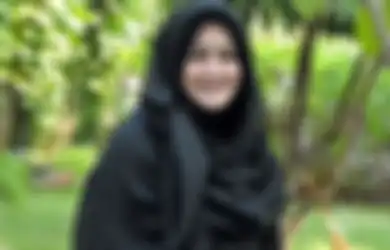 Tak Dapat Harta Warisan Uje, Umi Pipik Kini Bertahan Hidup dengan Jualan Tanaman Hias, Intip Potretnya yang Berkutat dengan Pot Berisi Tanah