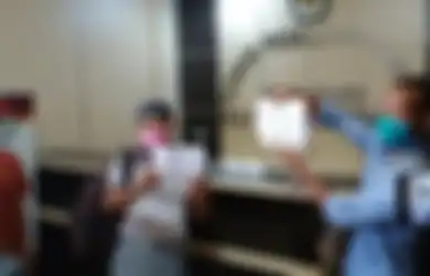 Rela Naik Perahu Demi Kembalikan Surat Memilih, Warga Desa Ini Kompak Golput: Percuma Suara Kami Tak Pernah Didengar
