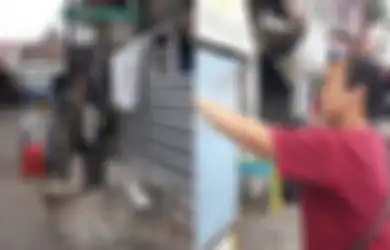 Berdiri di Garis Depan, 50 Emak-emak di Jatinegara Sukses Usir Kelompok Pemuda Bersenjata Samurai dan Celurit yang Niat Menyerang Daerahnya, Begini Kronologinya