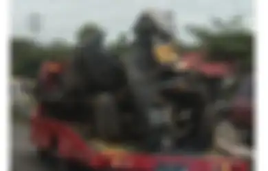 Bapaknya Tewas Disambar Kereta Api Saat Patroli, Anak Laki-laki Bripka Slamet Ditenangkan di Depan Peti Mati: Kamu Laki-laki yang Tabah, Ikhlaskan Ya