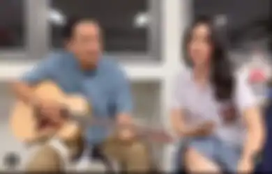 Tissa Biani Gitaran Lagu 'Hey Jude' Bareng Ray Sahetapy, Netizen: 'Tissa Emang Beda!'