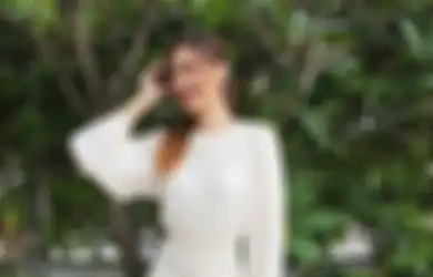 4 Model Dress Putih ala Mikha Tambayong Buat Tampil Manis Rayakan Natal!