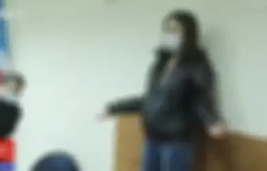 Bak Tak Punya Nurani! Usai Tusuk dan Keluarkan Organ Dalam Ibunya, Selebgram Ini Malah Tertawa-tawa di Persidangan, Begini Kata Sang Paman