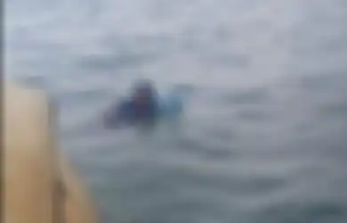 'Kantong Bolong' Karena Tak Punya Kerjaan, Pria Ini Nekat Pulang Kampung ke Malang dengan Cara Ekstrem, Niat Sebrangi Laut Jawa Bermodal Galon dari Balikpapan