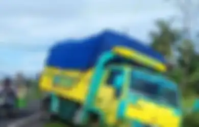 Akhlaknya Sudah Keterlaluan, Komplotan Remaja Ini Nekat Bikin Konten Prank Pocong-pocongan hingga Akibatkan Truk Nyungsep, Polisi: Mereka Pengen Buat Konten Lelucon