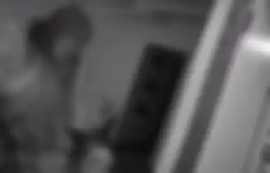 Kaget Setengah Mati Melihat Ada Sosok di Depan Pintu Rumahnya, Wanita Tersebut Dicap Berhati Malaikat Setelah Lakukan Hal Ini