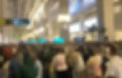 Penuh Sesak Lalu Lalang di Terminal 3, Begini Penampakan Bandara Soekarno Hatta, Sesaat Usai Pemerintah Umumkan Larangan WNA Masuk Indonesia
