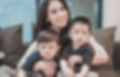 Ngilu, Telinga Putra Sulung Sandra Dewi Tak Sengaja Tergunting Saat Potong Rambut, Begini Kondisi Raphael Moeis Sekarang 