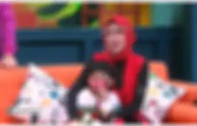 Ingat Bayi yang Dibuang di Toilet Masjid? Kini Tumbuh Jadi Gadis Cilik Cerdas Berkat Didikan Venna Melinda, Perasaan Ibu Kandung Disinggung, Netizen: Memble Tuh Lihat Anaknya...