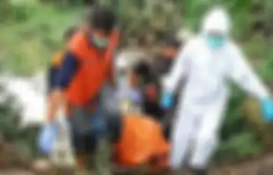 Buat Warga Pasuruan Geger, Mayat Perempuan Tanpa Busana Ditemukan Tergeletak di Atas Batu Hitam Besar: Identitasnya Masih Misterius
