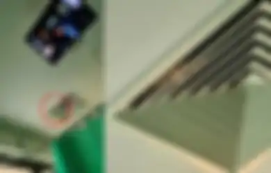 Merasa Seolah Ditatap Terus-menerus, Wanita Ini Kaget Bukan Main Melihat Ada Sosok yang Mengintipnya dari Ventilasi AC Rumah Sakit: Ia Berkedip, Bergerak, dan Melihat Sekeliling Ruangan