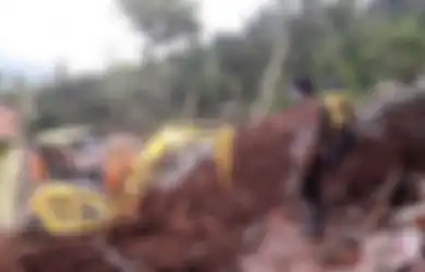 Habis Salat Ditemukan dengan Posisi Terlentang Tertimbun Tanah, Kakek Ukar yang Berusia 80 Tahun Lolos dari Maut dalam Tragedi Longsor Sumedang, Ini Kronologinya
