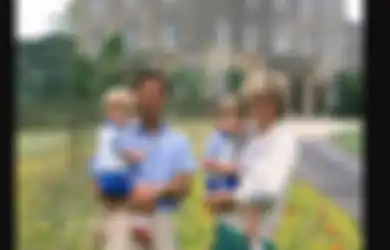 7 Gaya Kompak Pangeran William dan Pangeran Harry Saat Masih Kecil. Cute!