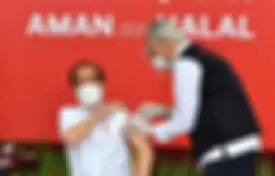 Disebut Vaksinasi Jokowi Gagal, Ini Penjelasan Ahli Kenapa Lengan Presiden Tidak Disuntik 90 Derajat
