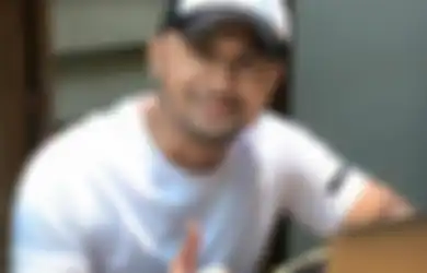 Pantas Tak Gengsi Nongkrong Santai di Pinggir Jalan Sambil Minum Es, Hengky Kurniawan Nyatanya Pernah Jalani Masa Keras di Usia Muda, Jadi Pemulung Demi Sesuap Nasi Sebelum Sukses Jabat Wakil Bupati