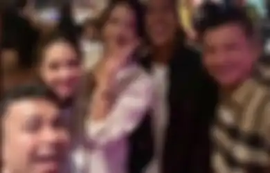 Raffi Ahmad Minta Maaf Usai Foto Viral Ngumpul Setelah Divaksin