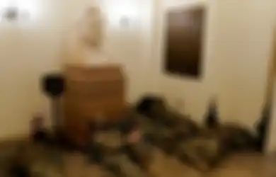 15 Ribu Prajurit Diturunkan Jelang Pelantikan Joe Biden, Gedung Kongres AS Seolah Berubah Jadi Pangkalan Militer, Tentara Tergeletak Tak Berdaya di Segala Sudut