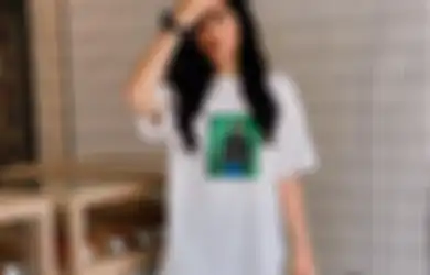 6 Ide OOTD Pakai Kaos Putih ala Febby Rastanty. Stylish Abis!