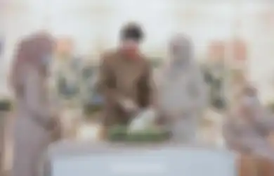 Pamer Foto-foto Selamatan Tujuh Bulanan Kehamilan, Perubahan Drastis Tubuh Zaskia Sungkar Disorot, Istri Irwansyah Lakukan Ini