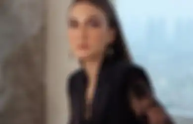 Selama Ini Ngaku Jomblo, Luna Maya Kepergok Makan Malam Mesra dengan Lelaki Misterius yang Diyakini Netizen Kekasih Barunya, Senyum Sumringahnya Bikin Salfok