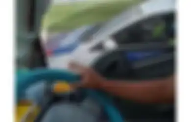 Bak Adegan Film, Viral Video Aksi Kejar-kejaran Truk dengan Mobil PJR, Polda Jatim: Ini Bisa Membahayakan!