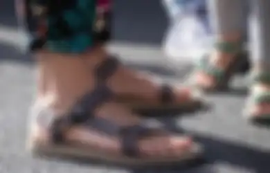 5 Sandal Cowok Brand Lokal Berkualitas dengan Harga Terjangkau