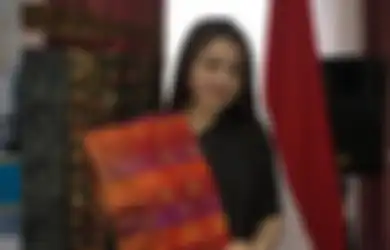 Mengenal Lebih Dekat Sosok Dayana Demik Gadis Asal Kazakhstan yang Viral Lantaran Colab dengan Youtuber Fiki Naki, Saking Moncernya Sampai Diundang Kedubes