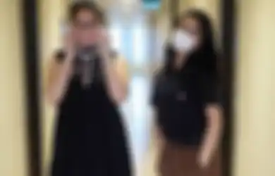 Pakai Outfit Hitam, Ini 5 Gaya Kompak Anak Novita Angie, Jemima Jasmine Bareng Mama!