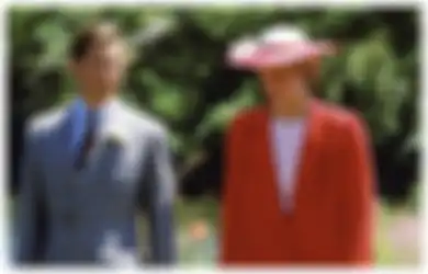 Nostalgia 5 Penampilan Menawan Princess Diana Pakai Outfit Polkadot!