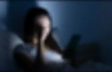 Masih Sering Mainan Handphone Sebelum Tidur? Hati-hati, Ternyata Kebiasaan Buruk ini Bisa Sebabkan Penyakit Berbahaya