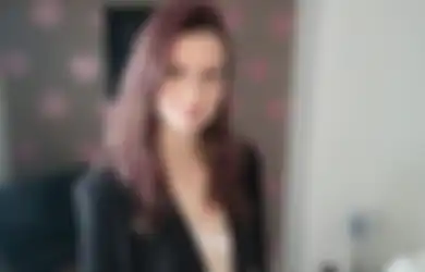 Baru 18 Bulan Kerja, Wanita Cantik Ini Dipecat Kerja Usai Ketahuan Main TikTok Pakai Seragam Koperasi: Saya Diberhentikan Tanpa Pemberitahuan