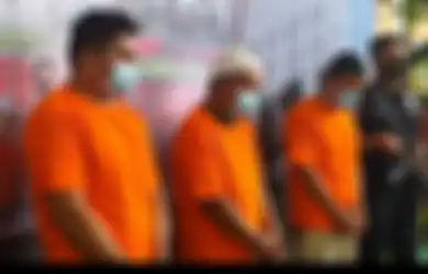 Keburu Diciduk Sebelum Nikmati Duit Haram, Sindikat Pengedar Uang Asing Palsu Ini Gagal Edarkan 100.000 Dolar Amerika, Polisi: Cukup Menarik, Seorang Guru