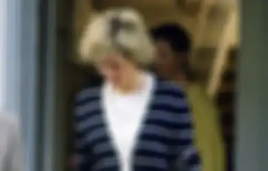 Kecenya Penampilan Princess Diana Pakai 5 Outfit Motif Stipes!