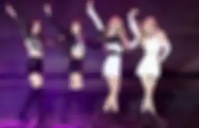 Rose BLACKPINK Bawakan Gone, Lisa Cover Lagu Say So di Konser The Show 