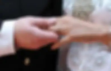 Calon Istri Tiba-tiba Kabur, Pengantin Pria Ambil Keputusan Tak Terduga, Nikahi Adik Mempelai Wanita yang Berusia 15 Tahun Sebagi Ganti