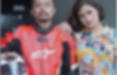 Sempat Tempuh S1 Seni Rupa, Pantas Saja Komedian Ini Niat Banget Dandanin Rumahnya Bak Galeri Seni Rupa! Cara Pajang Sepedanya Bisa Dicontek!