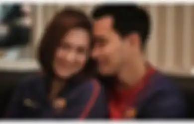Realita Tak Seindah Ekspektasi, Pengennya Malam Minggu Berduaan di Rumah, Darius Sinathrya Cuma Bisa Ngelus Dada Istrinya Nangis-nangis Nonton Ikatan Cinta