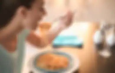 9 Kebiasaan Makan Ini Ternyata Berbahaya dan Bisa Memperpendek Usia