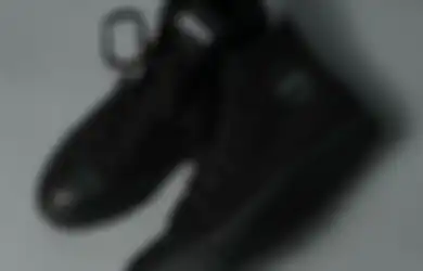 5 Rekomendasi Sneakers High Brand Lokal Warna Hitam di Bawah 200 Ribu