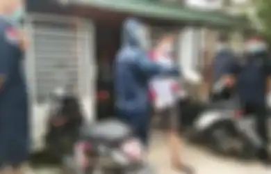 6 Aparat Dibuatnya Mundur Teratur, Bandar Sabu Ini Tunjukkan Surat Swab Positif Covid-19 Usai Diborgol Petugas: Terpaksa Kami Awasi dari Radius 3 Meter