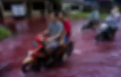 Geger Air Banjir di Pemalang Berwarna Merah Darah, Lurah Daerah Terdampak Beberkan Fakta Sebenarnya: Itu Obat Pewarna Batik Sisa yang Dibuang