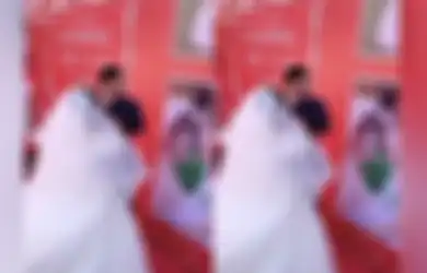 Pelaminan Dipenuhi Air Mata Pengantin, Mempelai Pria Sesenggukan Minta Maaf ke Istri gegara Tak Ada Tamu yang Datang