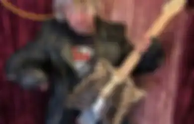 Metalhead Bikin Gitar dari Tulang-Belulang Pamannya, Dinamai 'Skelecaster'