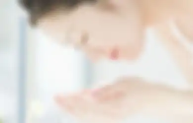 Manfaat Cuci Muka dengan Air Garam Salah Satunya Bikin Glowing!